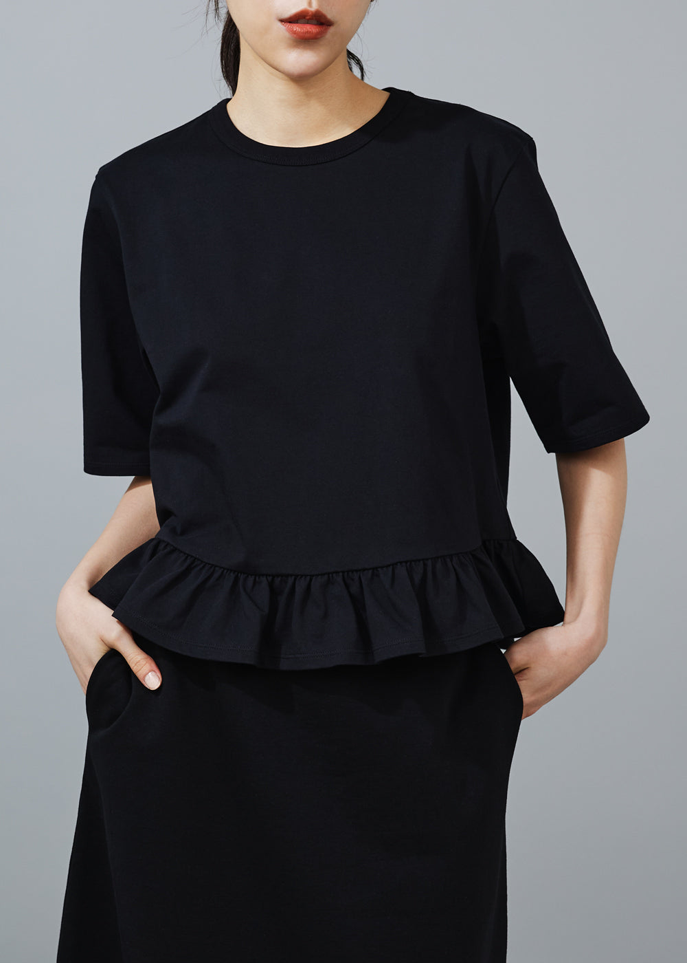 SY018PO / Frill T-Shirt BLACK【翁安芸さん×SYNE TOKYO】 – SYNE